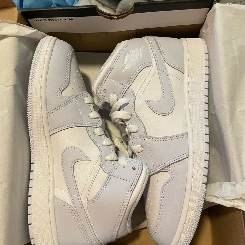 Blue and White High-Top Jordan’s FITS DIFFERENTLY THAN A 4.5!!!!